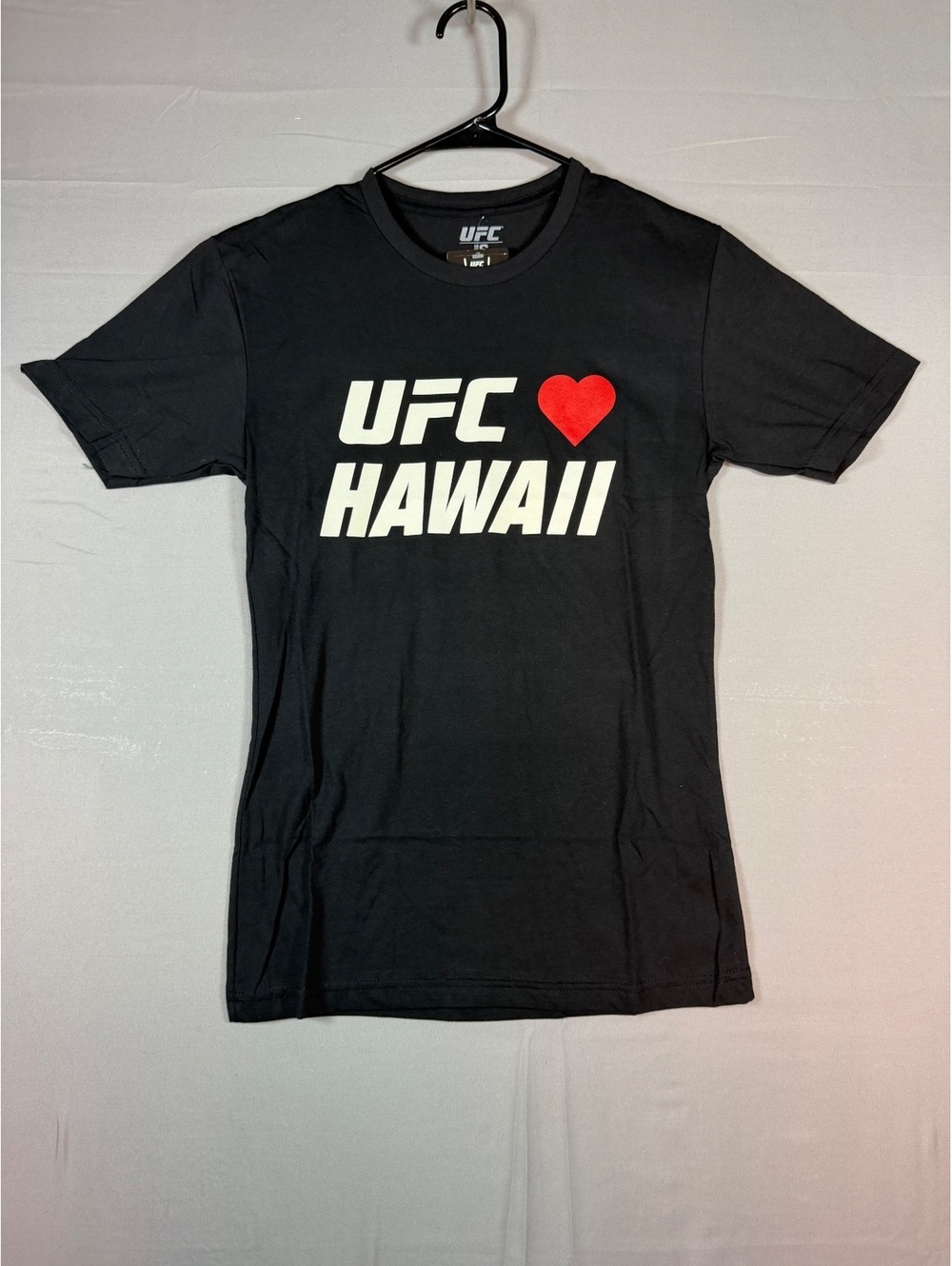 UFC Hawaii Black T-Shirt Size Small 60% Cotton 40% Polyester